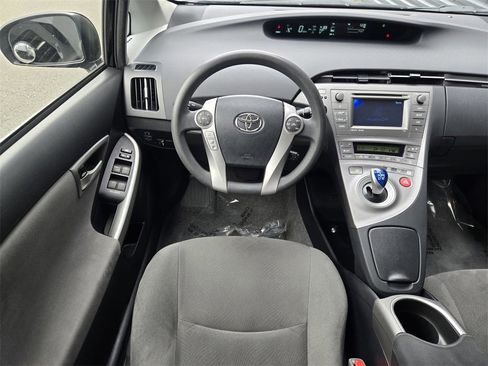 Used 2015 Toyota Prius Three image 12