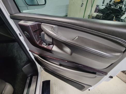 Used 2015 Chevrolet Express 2500 Extended image 11