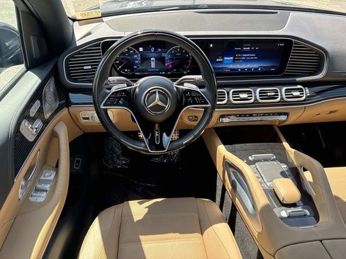 Used 2024 Mercedes-Benz GLS 580 4MATIC image 9