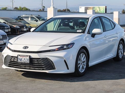 Used 2026 Toyota Camry LE FWD image 3