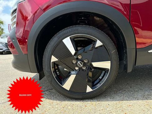 New 2025 Nissan Kicks SR image 3