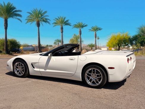 Used 2001 Chevrolet Corvette Convertible w/ Preferred Equipment Group2 RWD image 3