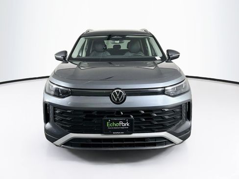 Used 2026 Volkswagen Tiguan SE AWD/4WD image 2