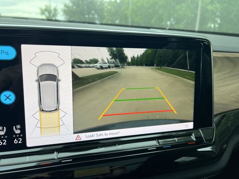 Certified 2025 Volkswagen Atlas SE w/ Panoramic Sunroof Package FWD image 22