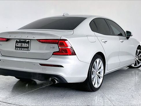 Used 2019 Volvo S60 T5 Momentum w/ Multimedia Package image 2