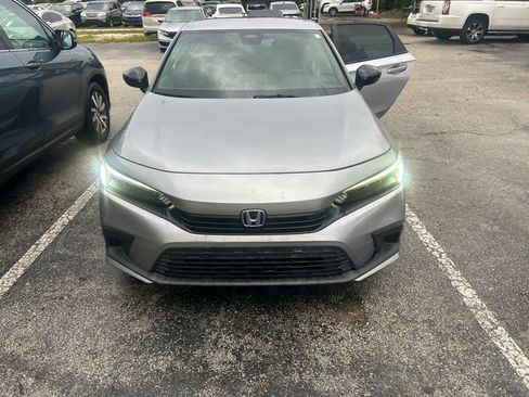 Used 2022 Honda Civic Sport image 2