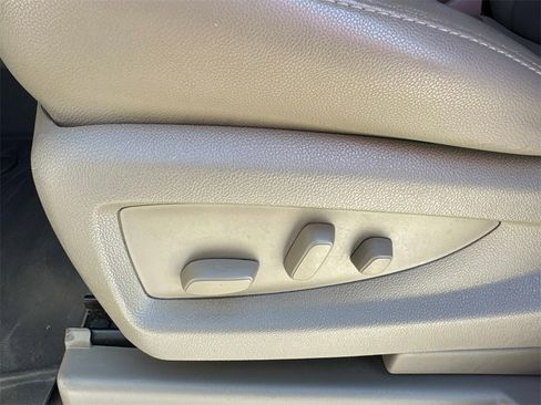 Certified 2017 GMC Yukon SLT image 13