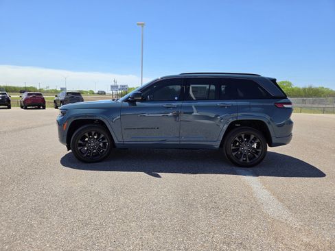 New 2026 Jeep Grand Cherokee Limited AWD/4WD image 4