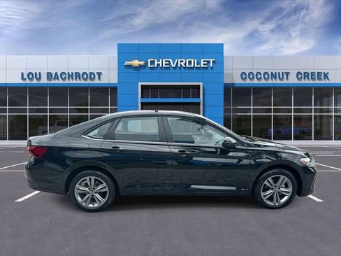 Used 2024 Volkswagen Jetta SE FWD image 9