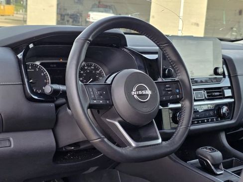 Used 2023 Nissan Pathfinder SL image 23