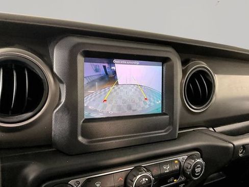 Used 2023 Jeep Wrangler Unlimited AWD/4WD image 12