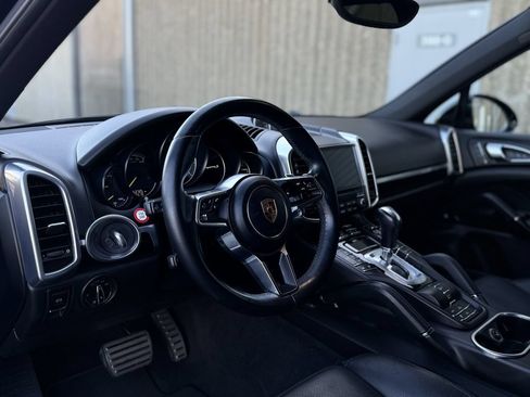 Used 2017 Porsche Cayenne S Platinum AWD/4WD image 13