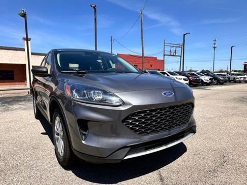 Used 2022 Ford Escape S image 3