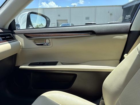 Used 2017 Lexus ES 350 w/ Premium Package FWD image 22