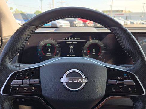Used 2023 Nissan Ariya FWD image 33