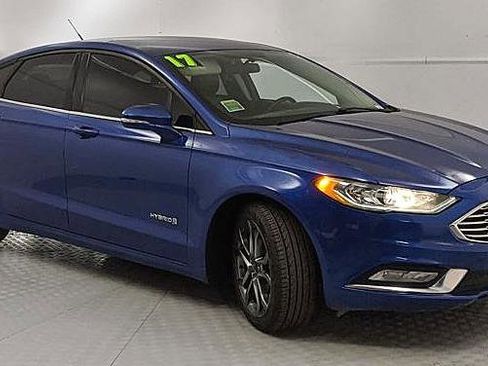 Used 2017 Ford Fusion SE w/ Equipment Group 601A image 1