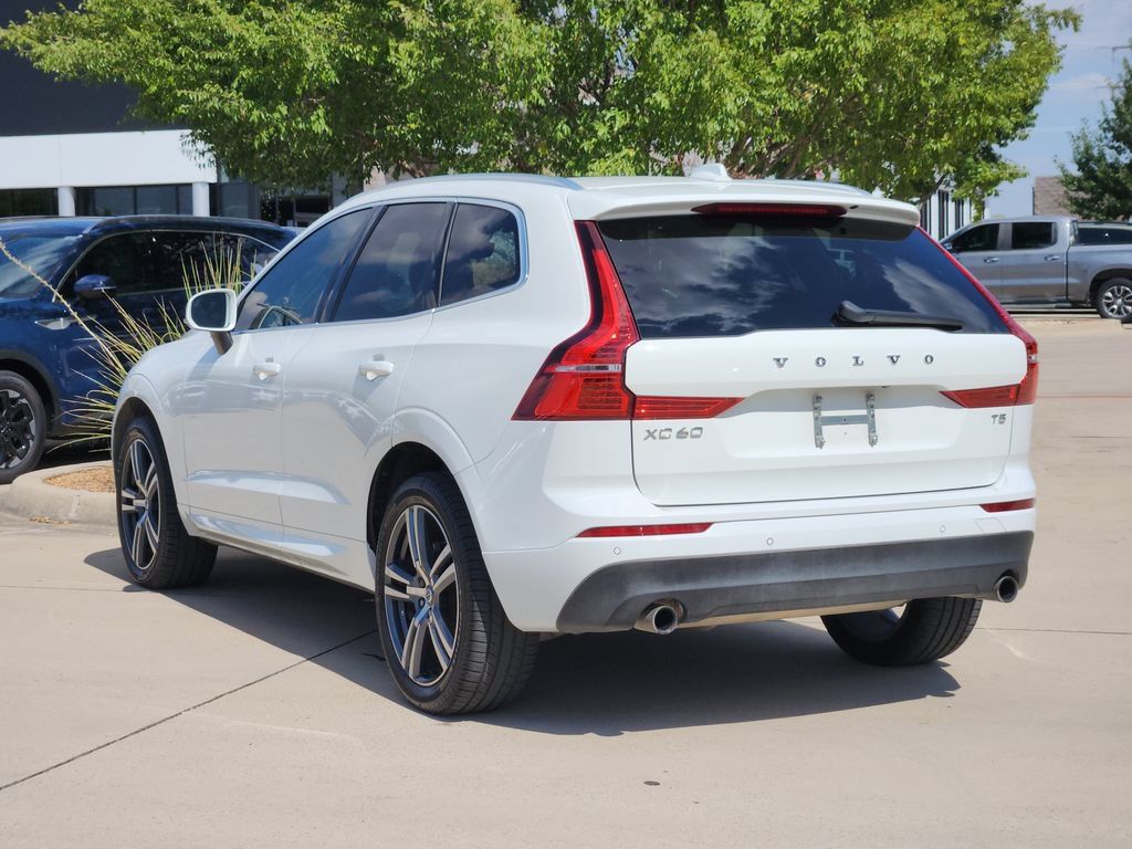 Used 2021 Volvo XC60 T5 Momentum w/ Premium Package FWD image 3