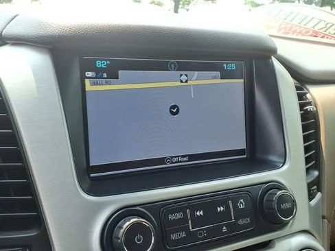 Used 2020 GMC Yukon XL SLT w/ Premium Edition AWD/4WD image 12