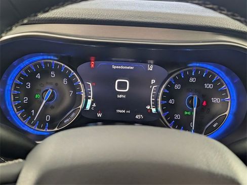 Used 2024 Chrysler Pacifica Limited w/ Uconnect Theater Family Group image 19