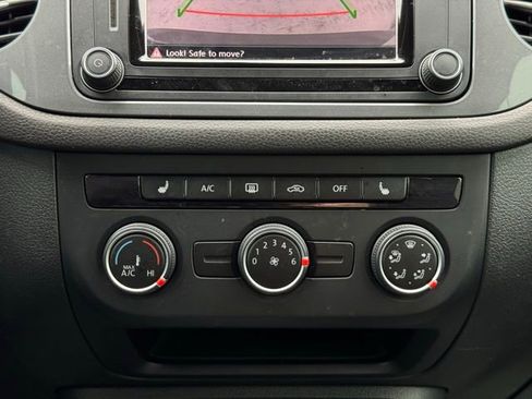 Used 2017 Volkswagen Tiguan S image 11