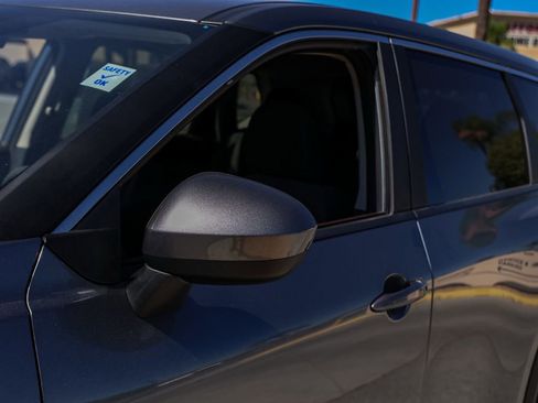 Used 2023 Nissan Rogue SV image 12