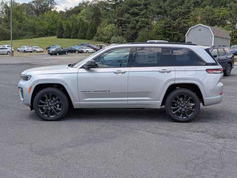 New 2026 Jeep Grand Cherokee Limited AWD/4WD image 8