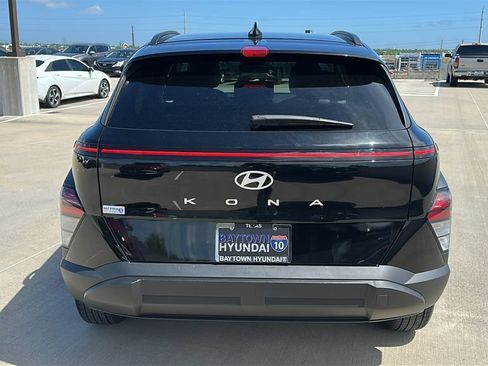Certified 2025 Hyundai Kona SEL FWD image 11