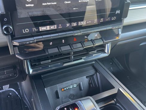 Used 2026 GMC Hummer EV SUV AWD/4WD image 20