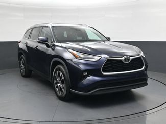 Used 2021 Toyota Highlander XLE FWD video 2