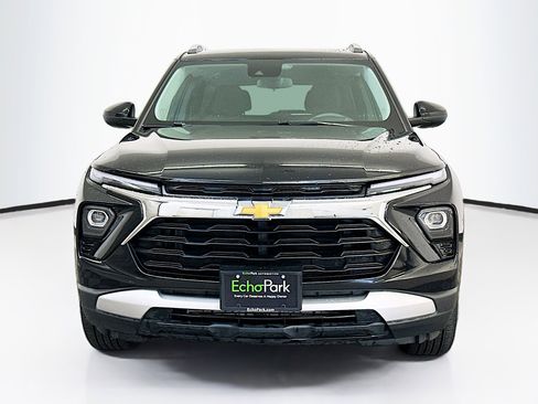 Used 2024 Chevrolet TrailBlazer LT AWD/4WD image 2