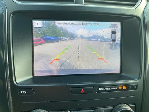 Used 2019 Ford Explorer XLT w/ Equipment Group 202A AWD/4WD image 27