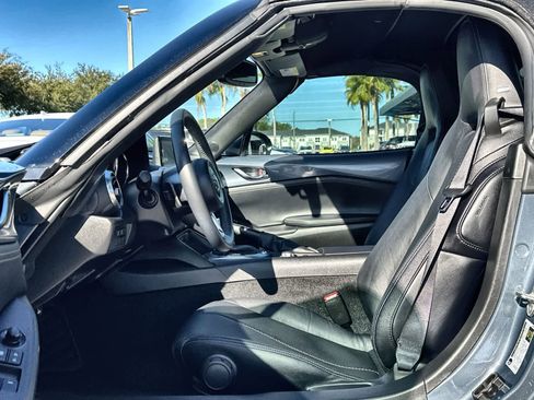 Used 2021 MAZDA MX-5 Miata Grand Touring image 2