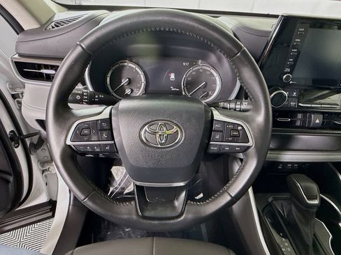 Used 2022 Toyota Highlander XLE AWD/4WD image 20