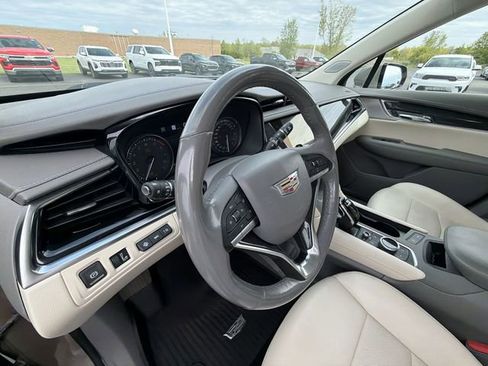 Used 2022 Cadillac XT6 Premium Luxury w/ Technology Package AWD/4WD image 11