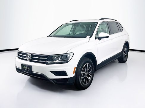 Used 2020 Volkswagen Tiguan SE w/ Panoramic Sunroof Package FWD image 3