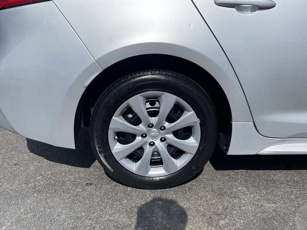 Used 2020 Toyota Corolla LE FWD image 11