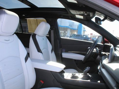 Used 2025 Cadillac XT4 Sport image 15