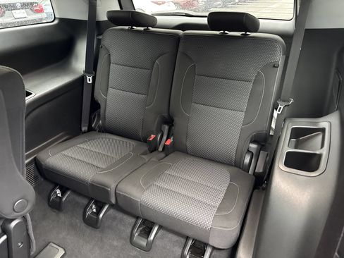 Used 2023 GMC Acadia SLE w/ Driver Convenience Package FWD image 12
