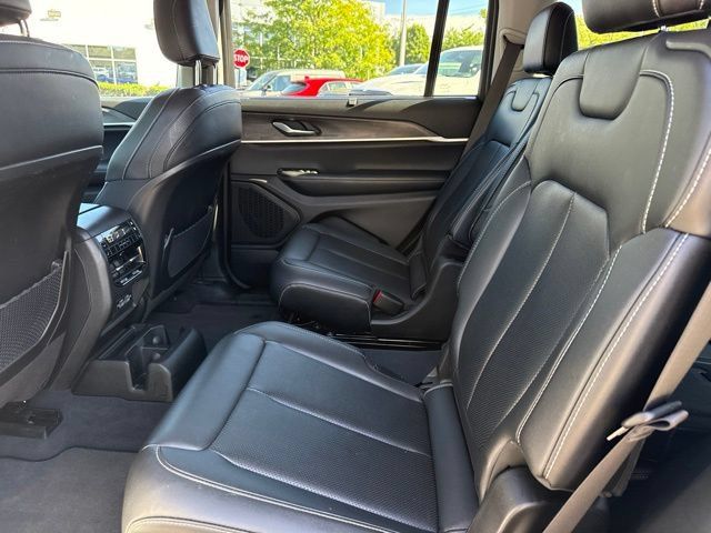 Used 2023 Jeep Grand Cherokee L Limited w/ Luxury Tech Group II AWD/4WD image 22