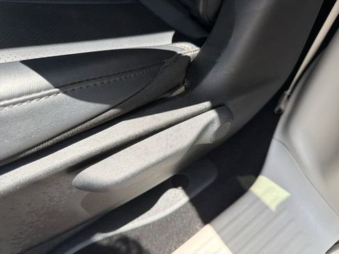 Used 2024 Chrysler Pacifica Limited FWD image 18