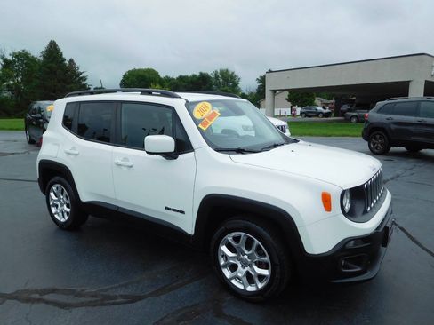 Used 2018 Jeep Renegade Latitude FWD image 1