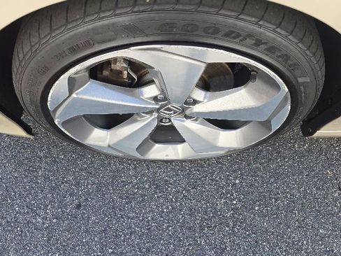 Used 2018 Honda Accord Touring image 25