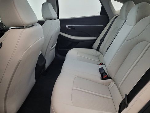 Used 2023 Hyundai Sonata SE w/ Preferred Accessory Package FWD image 18