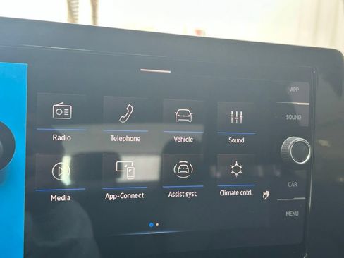 New 2026 Volkswagen Jetta SE FWD image 17