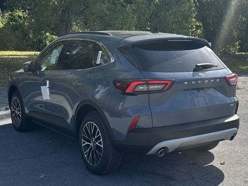 New 2025 Ford Escape SE image 9