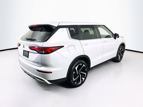 Used 2024 Mitsubishi Outlander SE image 9