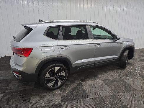 Used 2023 Volkswagen Taos SE w/ Panoramic Sunroof Package AWD/4WD image 3