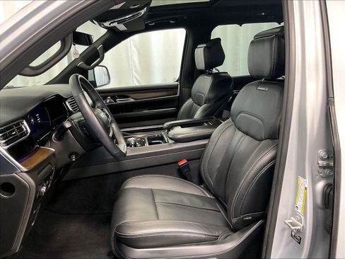 Used 2022 Jeep Grand Wagoneer Series I image 10