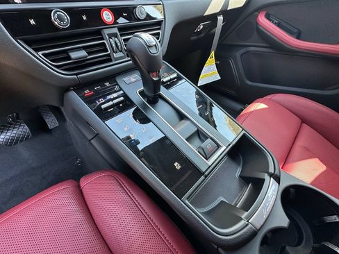 Used 2026 Porsche Macan AWD/4WD image 29