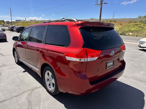 Used 2012 Toyota Sienna LE FWD image 4